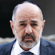 מרגי. ילדיו משרתים (אלכס קולומויסקי) מרגי. ילדיו משרתים