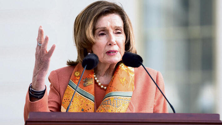 ננסי פלוסי. החברה שהפכה למבקרת (Allison Robbert, AP Photo/Allison Robbert) ננסי פלוסי. החברה שהפכה למבקרת
