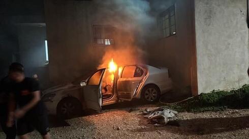 מכוניות נשרפו במסגד בדרום הר חברון, חשד לנקמה