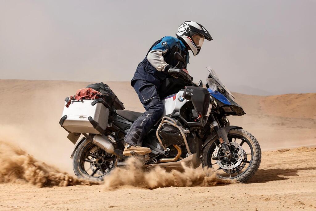 מבחן מקומי לב.מ.וו R1300GS אדוונצ'ר - כרעו ברך, נתינים