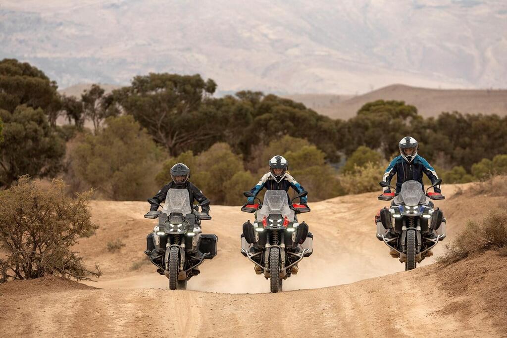 מבחן מקומי לב.מ.וו R1300GS אדוונצ'ר - כרעו ברך, נתינים מבחן מקומי לב.מ.וו R1300GS אדוונצ'ר - כרעו ברך, נתינים