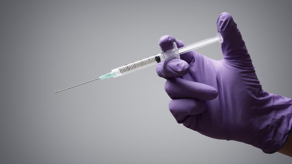 Botox injection for migraine treatment; an expensive treatment with limited effectiveness (Photo: Shutterstock) זריקת בוטוקס