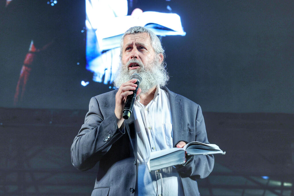 הרב תמיר גרנות בכיכר החטופים, בתשעה באב בשנה שעברה