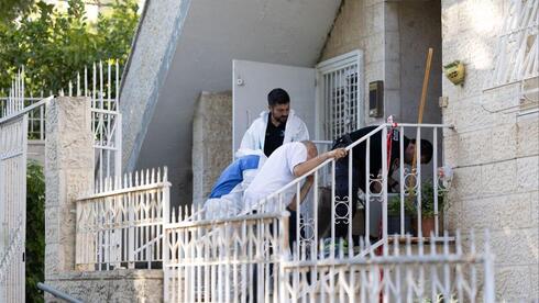 „הזעקות ששמעתם זה מהטלוויזיה”: גבר הואשם ברצח המטפל הסיעודי של סבו בי-ם