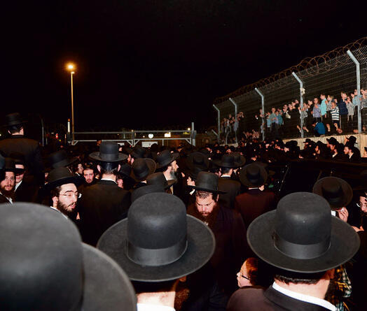 ביבי נתן מתנה. הפגנת חרדים ליד כלא 10 השבוע | צילום: יריב כץ