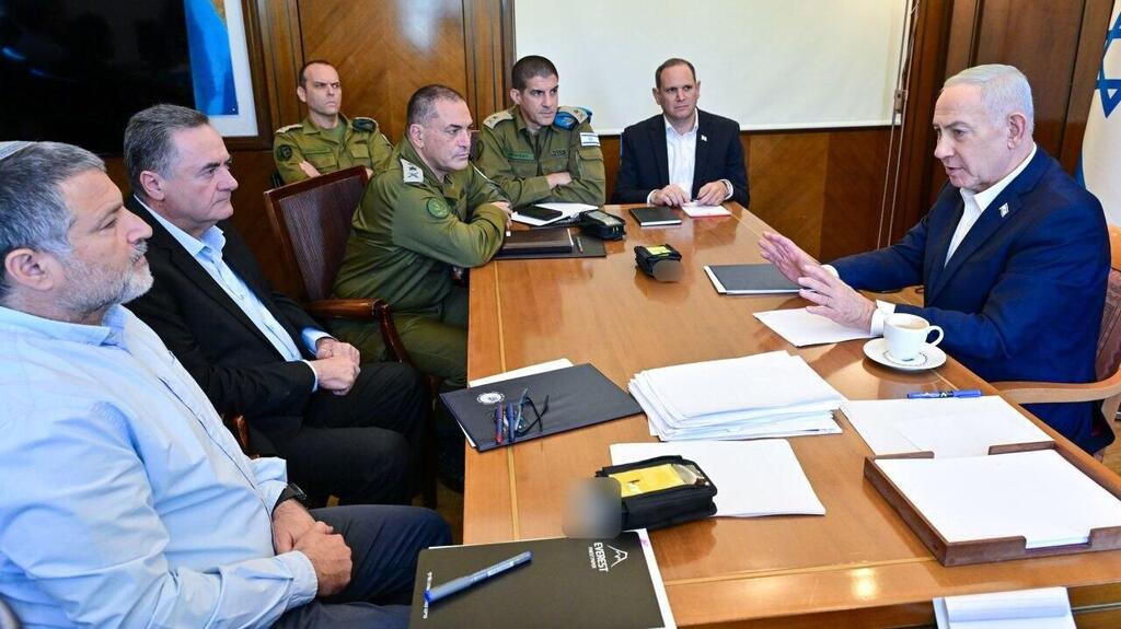 ראש הממשלה וראשי מערכת הביטחון בהערכת מצב לאחר הפיגוע (צילום: קובי גדעון, לע"מ) ראש הממשלה קיים התייעצות ביטחונית עם ראש השב"כ והרמטכ"ל
