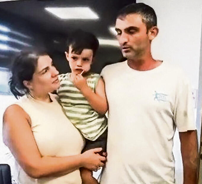 האיחוד המרגש עם אמא ואבא (צילום: דוברות המשטרה) האיחוד המרגש עם אמא ואבא