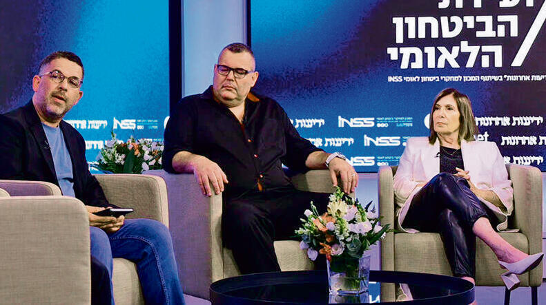 מימין: סימה שיין, דני סיטרינוביץ' ואבנר וילן בפאנל "איום הגרעין האיראני" (יובל חן) מימין: סימה שיין, דני סיטרינוביץ' ואבנר וילן בפאנל "איום הגרעין האיראני"
