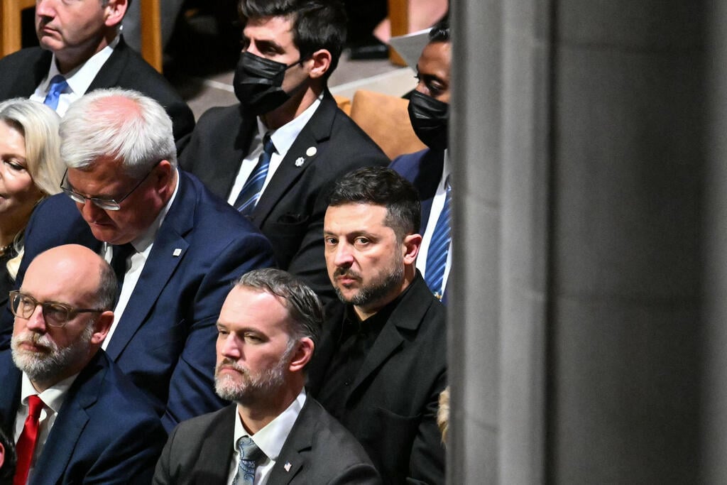 צילום: Alex WROBLEWSKI / AFP זלנסקי טקס אשכבה ל לינדזי גרהאם ב קתדרלה הלאומית של וושינגטון ארה"ב