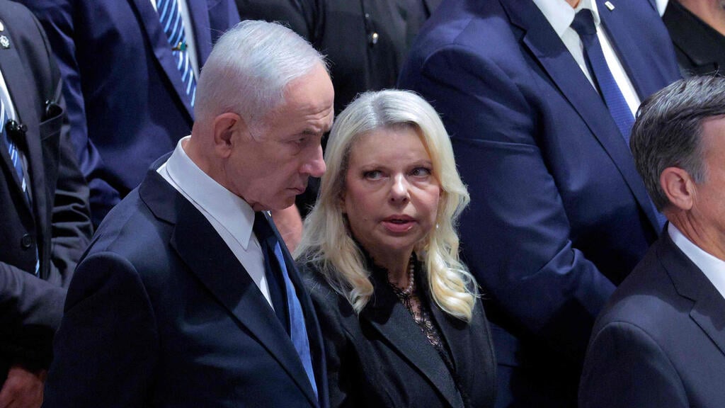 נתניהו ורעייתו שרה בטקס האשכבה לסנאטור לינדזי גרהאם, אחרי הפגישה עם טראמפ. אתמול (צילום: CHIP SOMODEVILLA / GETTY IMAGES NORTH AMERICA / AFP) ראש הממשלה בנימין נתניהו ו נשיא אוקראינה זלנסקי בטקס אשכבת גרהאם ב וושינגטון ארה"ב
