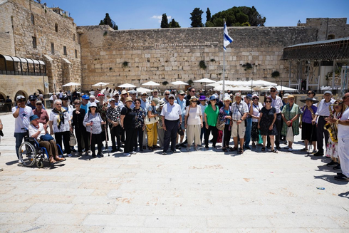 Holocaust survivors celebrate the bar and bat mitzvahs they never had at ...