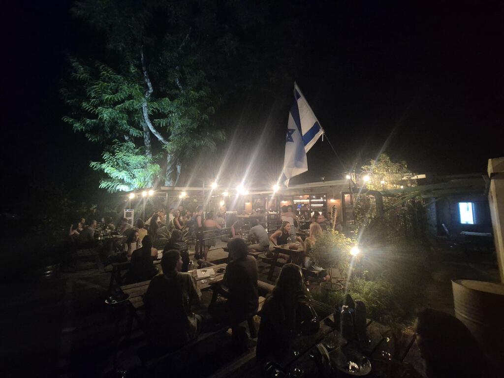 הקולקטיב. 20:30 והבר מלא (צילום: אסף קמר) הקולקטיב. 20:30 והבר מלא