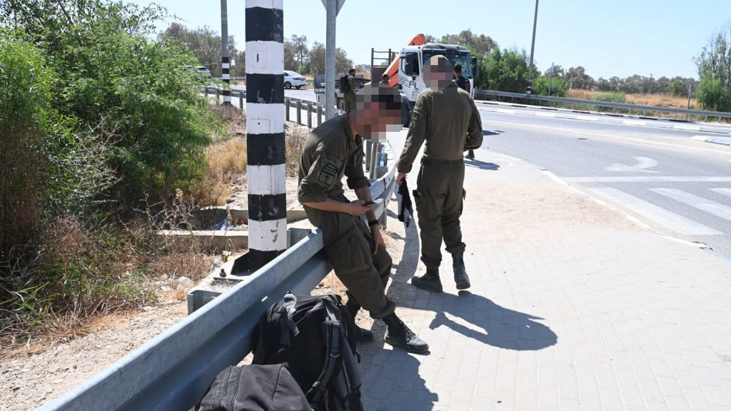 לוחמים סמוך לבסיס. שלוש שנים של מלחמה הן תקופה ארוכה מאוד, שיש לה השפעה (צילום: הרצל יוסף ) שדה תימן