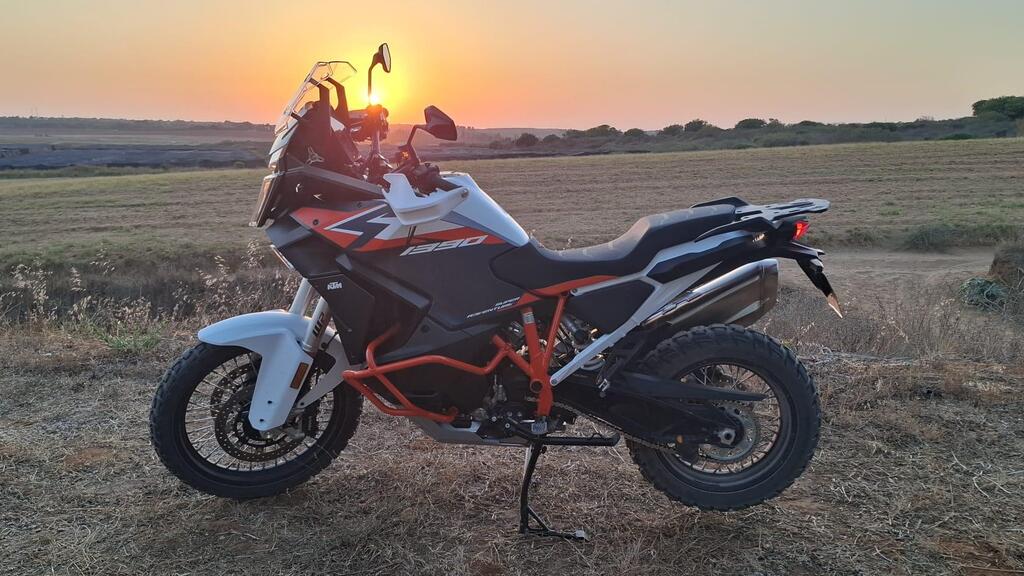 רכיבה ראשונה על ק.ט.מ 1390R סופר-אדוונצ'ר- כי דומה זה גם שונה רכיבה ראשונה על ק.ט.מ 1390R סופר-אדוונצ'ר- כי דומה זה גם שונה