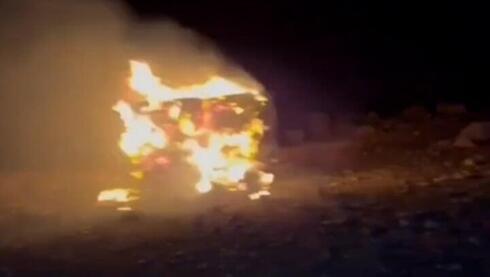 הפלסטינים: „מתנחלים הציתו מבנים ליד הר חברון, 5 נפצעו”
