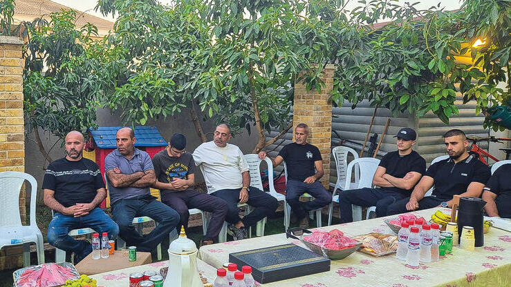 סולחה שנערכה בין משפחת שפיק ומשפחת מרדי, בטירה, בחודש שעבר | צילום: חסן שעלאן סולחה שנערכה בין משפחת שפיק ומשפחת מרדי, בטירה, בחודש שעבר | צילום: חסן שעלאן