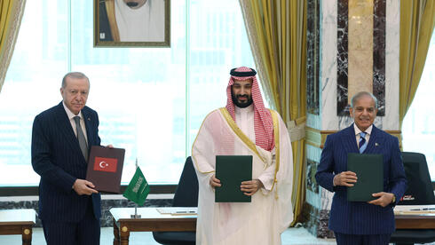 Turkey Pakistan and Saudi Arabia sign a mutual defense deal
