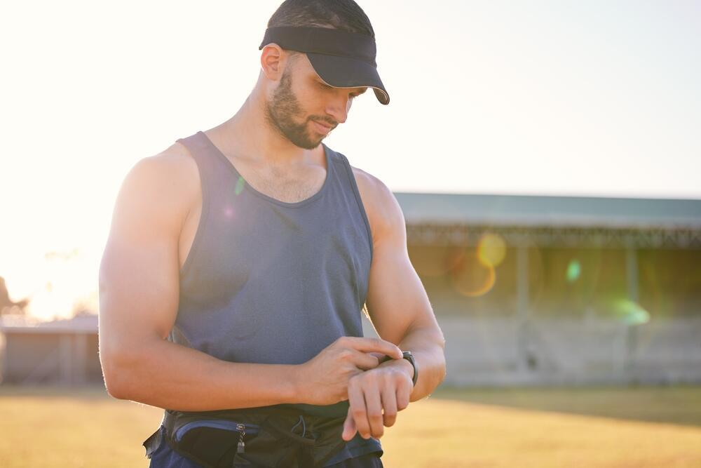 לקחת בערבון מוגבל את השעונים החכמים (תמונה: Shutterstock/PeopleImages) VO₂ max צריכת חמצן מרבית