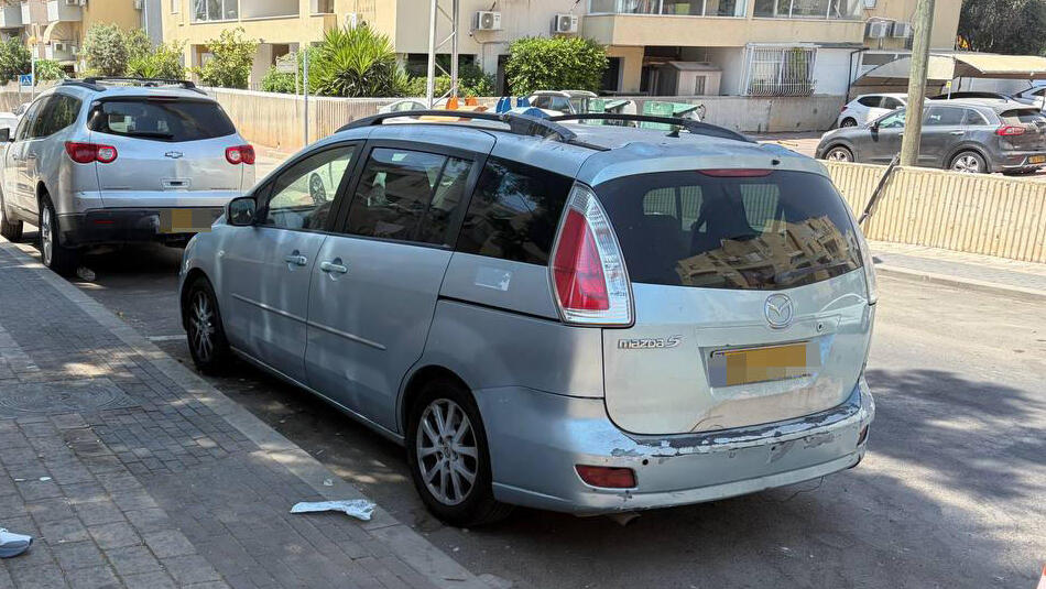 ילד בן 5 נמצא מחוסר הכרה ברכב בלוד (צילום: מאיר תורג'מן) ילד בן 5 נמצא מחוסר הכרה ברכב בלוד