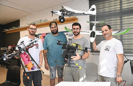 מגיעים להישגים בינלאומיים. תלמידים במרכז המדעי ירוחם
