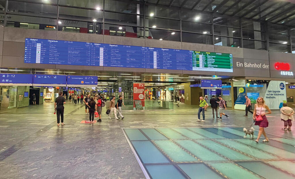 תחנת הרכבת בווינה. המקום האחרון שבו פעל הטלפון של האם ובתה לפי האיכון (זאב אברהמי) תחנת הרכבת בווינה. המקום האחרון שבו פעל הטלפון של האם ובתה לפי האיכון