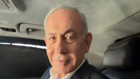עמידה לירי ומטענים, עם מקרר וריפודי עור: נתניהו תועד בלימוזינה המשוריינת החדשה