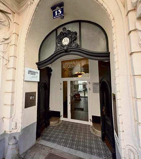 הבניין בווינה שבו שכרו השתיים דירת נופש (זאב אברהמי) הבניין בווינה שבו שכרו השתיים דירת נופש