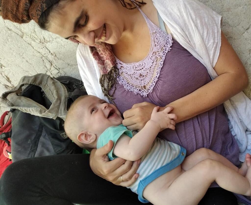 ''התינוק יכול לתקשר הרבה יותר ממה שאנחנו רגילים לחשוב''. ענת אסף (תמונה: באדיבות המשפחה) ענת אסף
