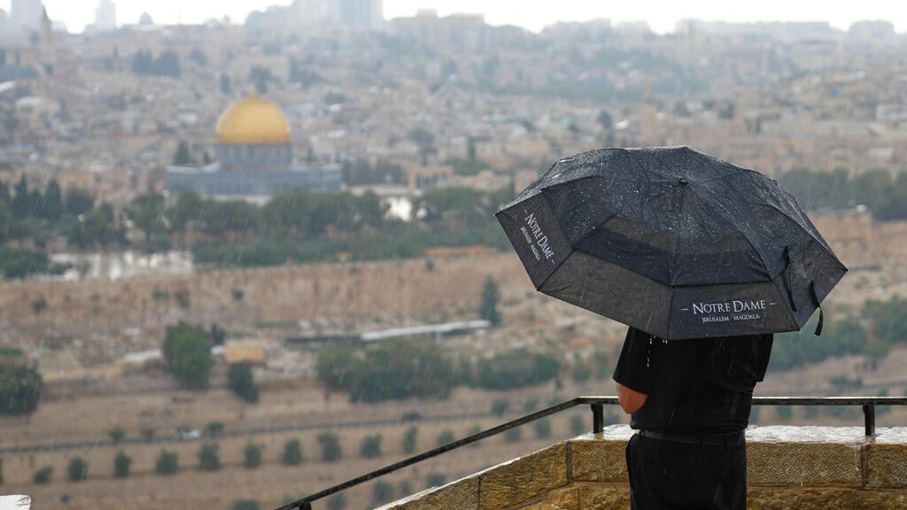 סתיו סוער בדרך? (צילום: AP Photo/Mahmoud Illean) ירושלים