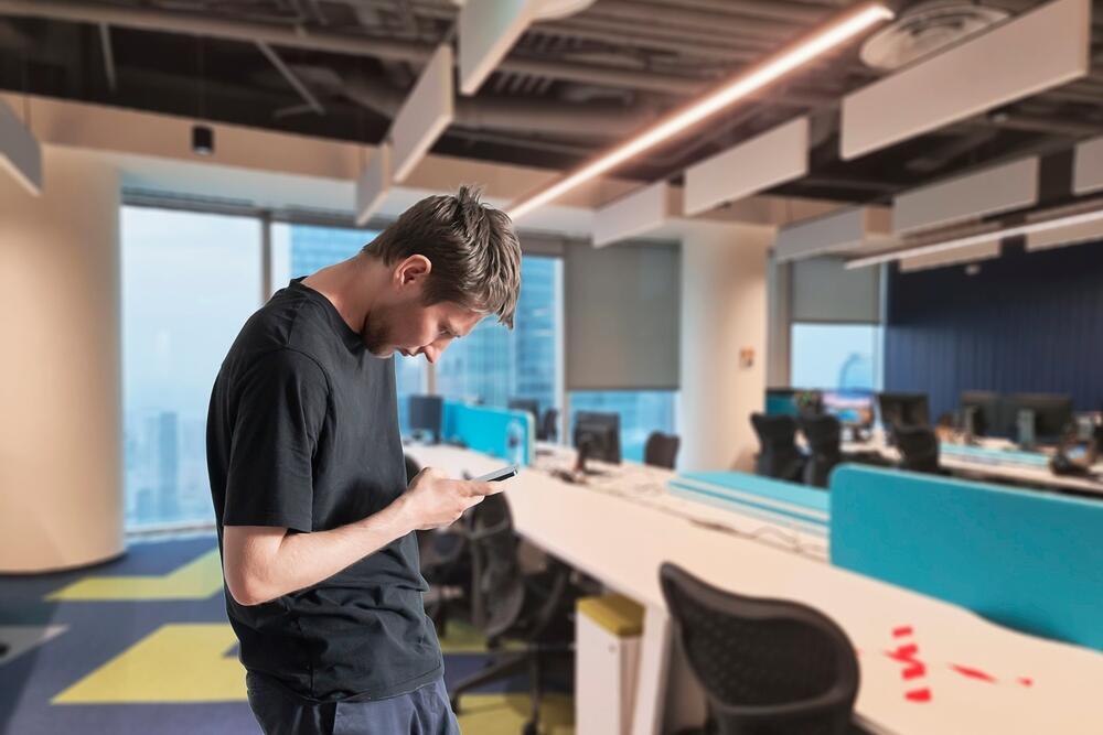 מה שחשוב פה זו לא השיטה, אלא הסתכלות שיטתית והבנת גוף האדם (תמונה: Shutterstock/Mike_shots) גב כפוף