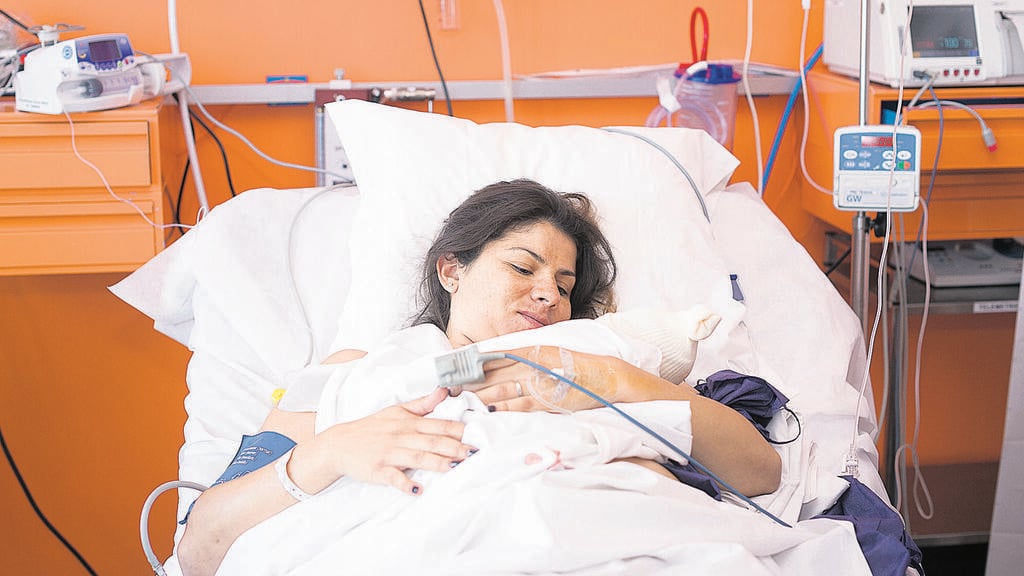 Maternity ward in France (Photo: BSIP/Universal Images Group/Getty Images) מחלקת יולדות בצרפת