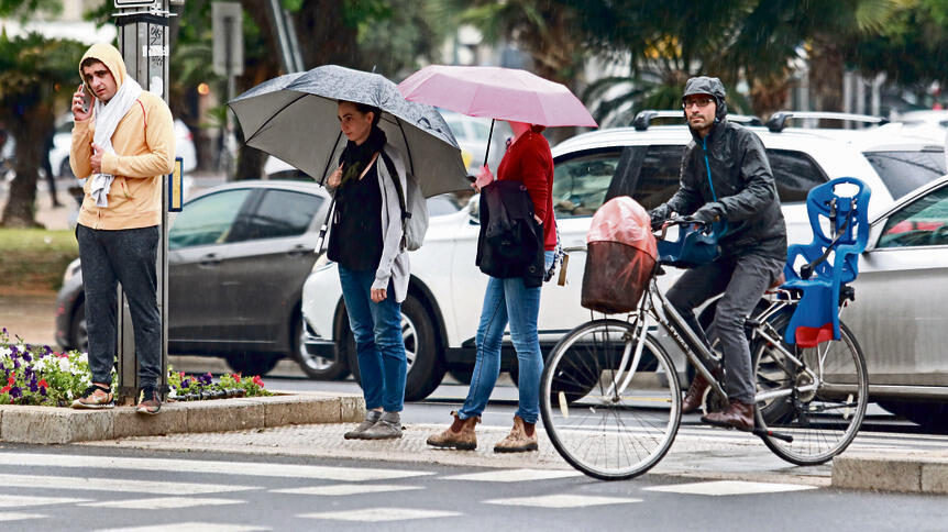 תל־אביב בגשם (דנה קופל) תל־אביב בגשם