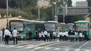 בגלל אוטובוסים בשבת: חרדים חוסמים את הכניסה לירושלים