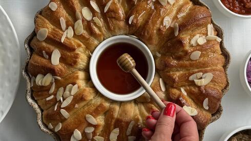 Sweet honey challah for Rosh Hashanah, shaped like a flower or crown