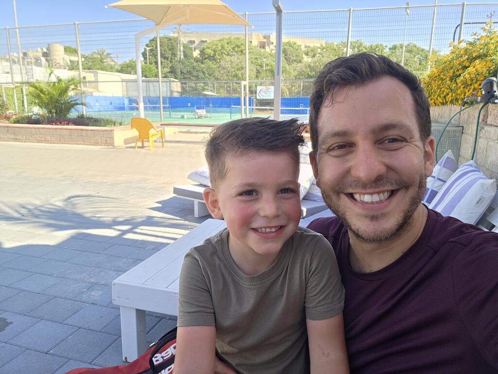 "אני בטוח שגם במרוץ הוא יהיה לידנו ברקע". נבו עם אביו מתן ארוש (צילום: פרטי) נבו ארוש בן ה-5 עם אביו מתן ארוש