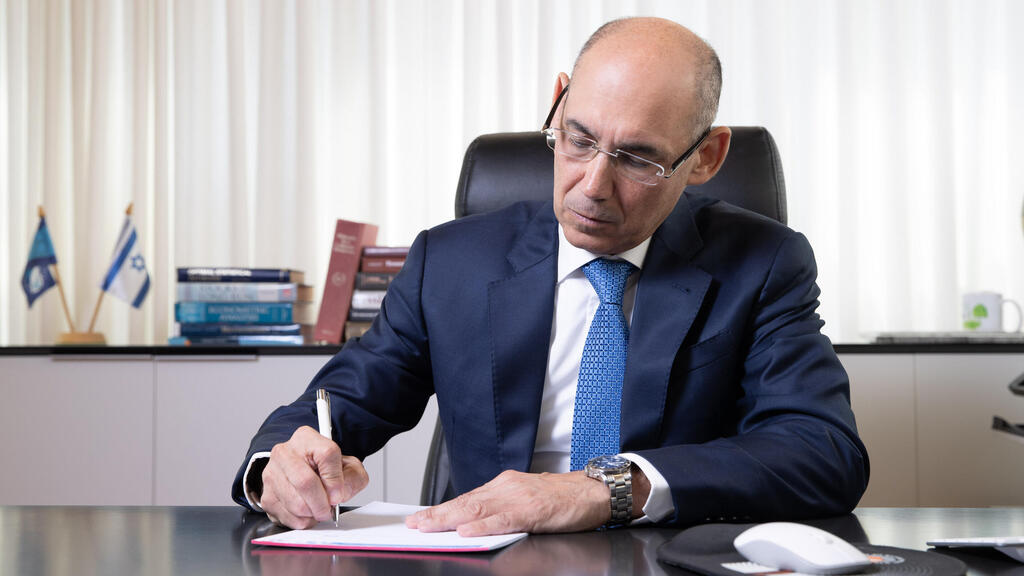 מודאג מאפשרות של כלכלת בחירות. הנגיד פרופ' אמיר ירון | צילום: אלכס קולומויסקי מודאג מאפשרות של כלכלת בחירות. הנגיד פרופ' אמיר ירון | צילום: אלכס קולומויסקי