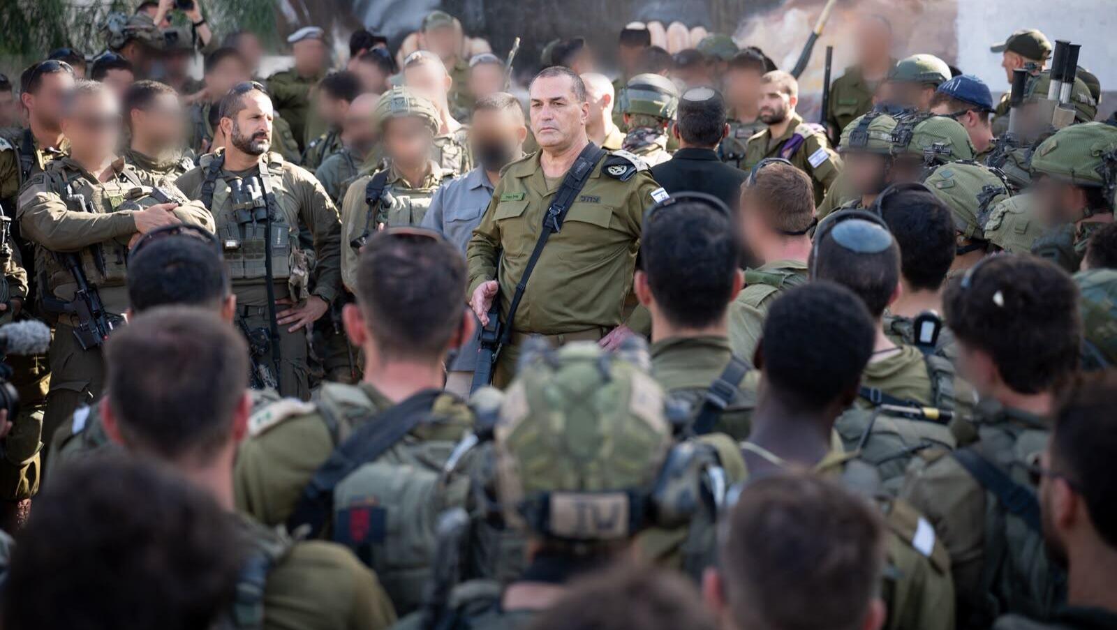 הרמטכ"ל במסגרת בוחן הפתע המטכ"לי "עלות השחר 2.0" (צילום: דובר צה"ל) הרמטכ"ל במסגרת בוחן הפתע המטכ"לי "עלות השחר 2.0"