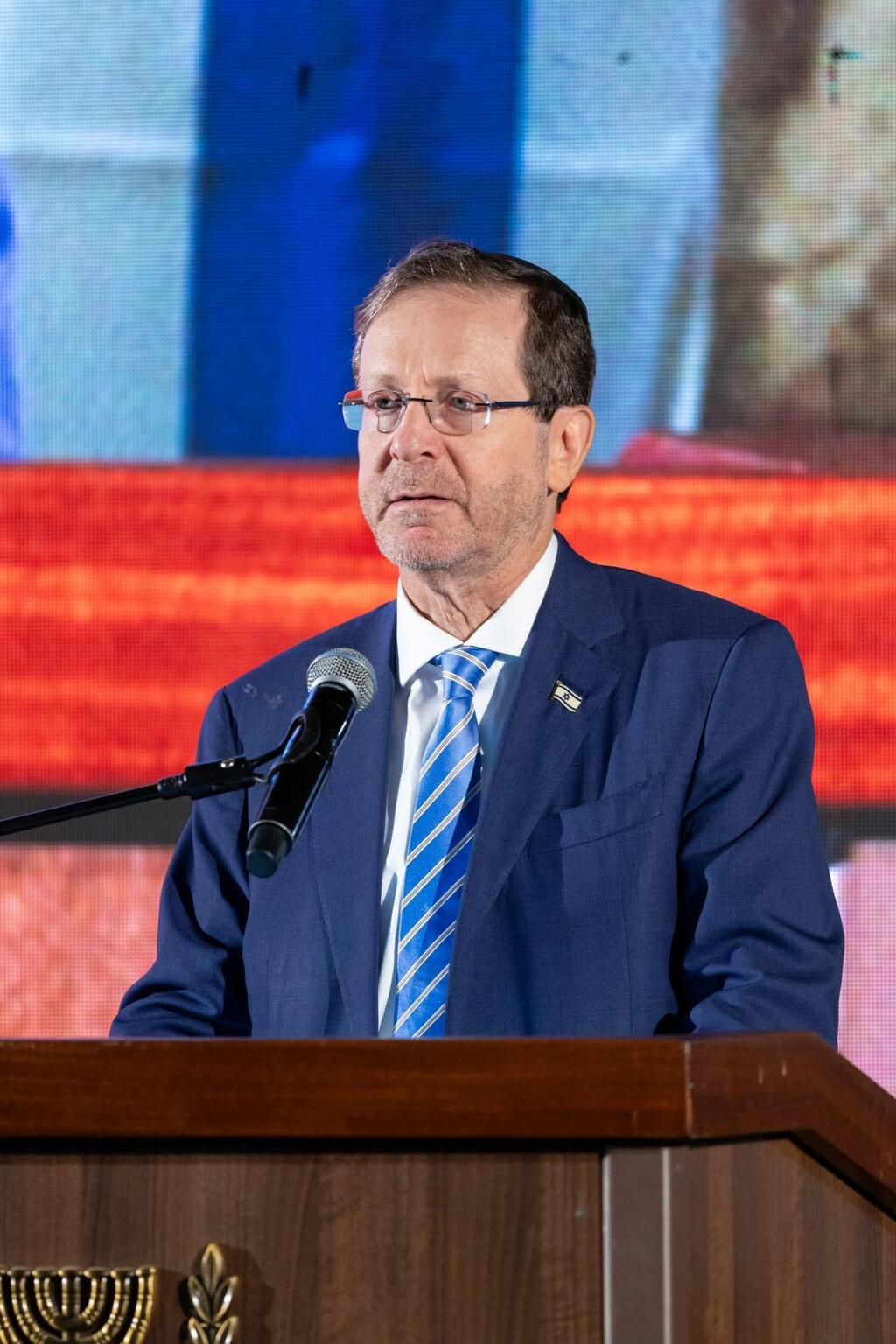 הנשיא הרצוג בנאומו בטקס (צילום: יצחק אפנזר, ישיבת ההסדר הר עציון) הנשיא הרצוג בנאומו בטקס
