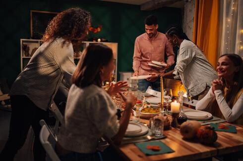Introducing a new partner to your kids? Don’t do it at holiday dinner