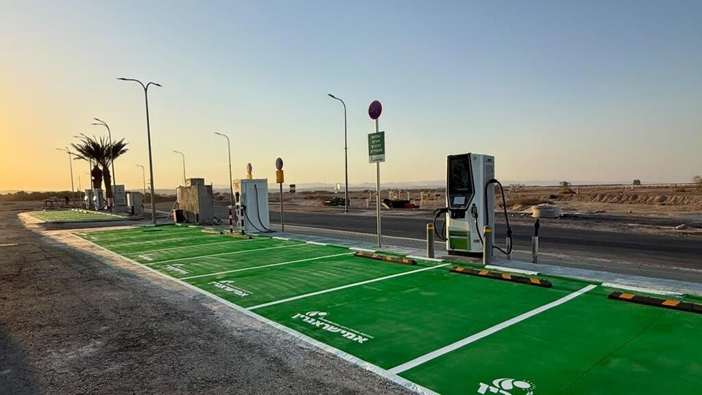 תחנות הטעינה בעיר אובות (צילום: אמישראגרין, מקבוצת אמישרגז Energy) תחנות הטעינה בעיר אובות