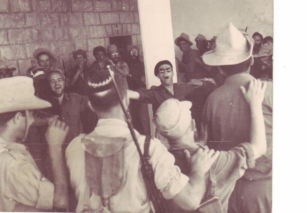 חגיגות בכפר עציון 1967 (צילום: ארכיון כפר עציון) חגיגות בכפר עציון 1967