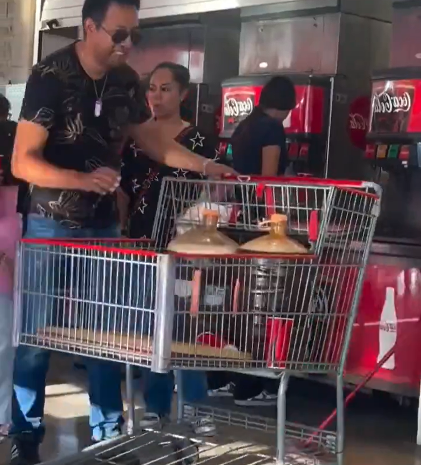 שני מיכלי הענק והקולה (צילום מסך מתוך X) שני מיכלי הענק והקולה