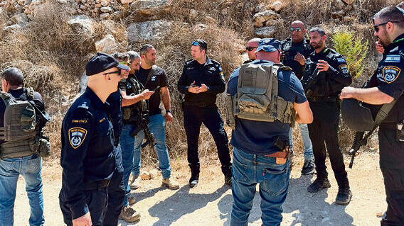 כוחות הביטחון סמוך לזירת הפיגוע, אתמול. כוחות הביטחון סמוך לזירת הפיגוע, אתמול.