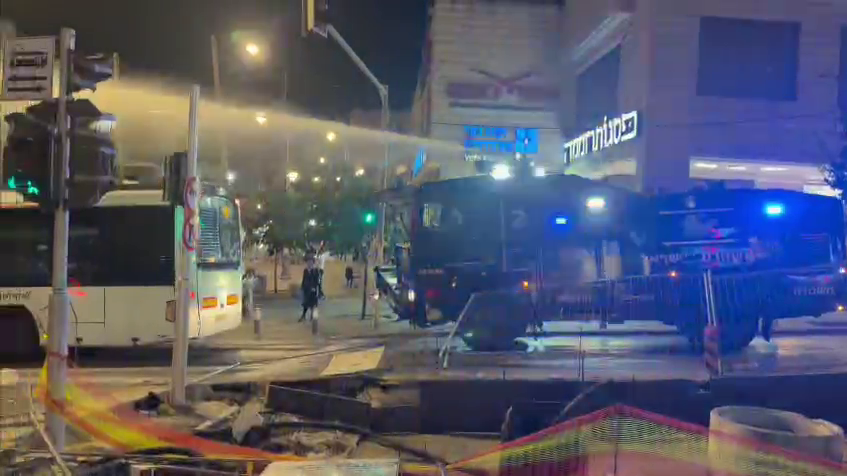 הפגנת חרדים ברחוב בר אילן סמוך לרכבת