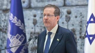 הרצוג בקריאה חריגה לבריטניה: "עצרו את הסנקציות! זו התערבות בוטה בבחירות"