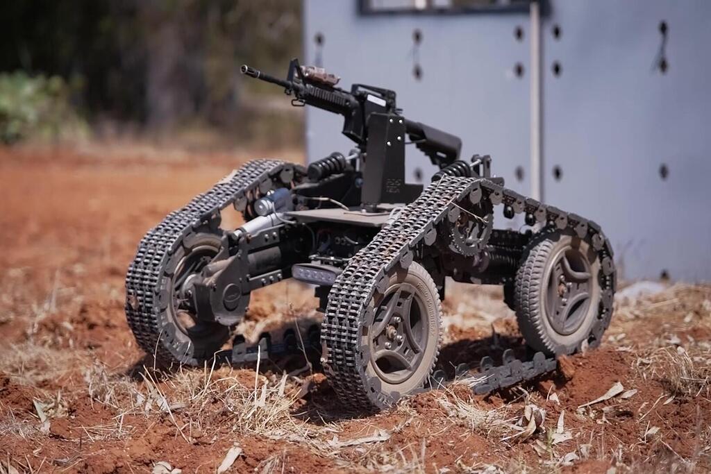מטרקטורים אוטונומיים לנחילי רובוטים: הדרך לשדה הקרב העתידי