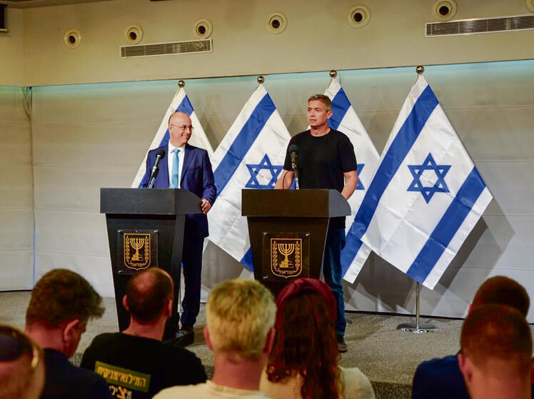 הנדל עם זליכה. התאחד אבל עדיין מתנדנד (ללא) הנדל עם זליכה. התאחד אבל עדיין מתנדנד