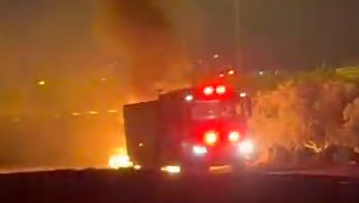 המשטרה: 3 גברים אותרו ללא רוח חיים ברכב שרוף בשרון | תיעוד מהזירה