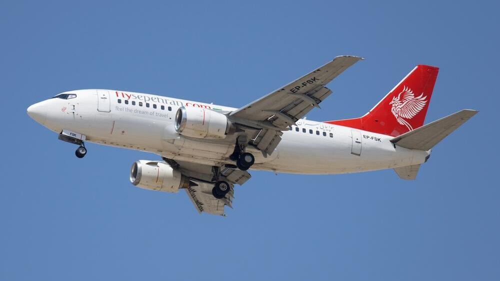מטוס בואינג 737 של ספהראן איירליינס בטיסה שלווה יותר (צילום: Sergey Kustov / shutterstock) מטוס בואינג 737-500 של ספהראן איירליינס