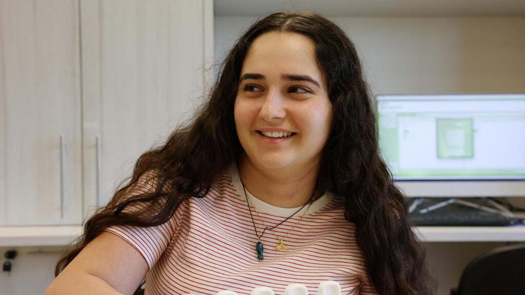 "חלק מדרך ארוכה, שתימשך כל החיים". יעל לייב (צילום: שאול גולן) יעל לייב שנפגעה קשה בקפיצת ראש לבריכה עוברת שיקום ממושך